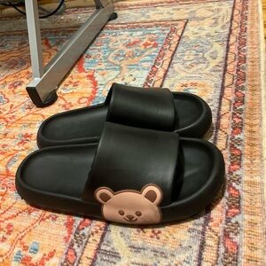 🦄 10 for $10/ 
 Black Bear Slide Sandals